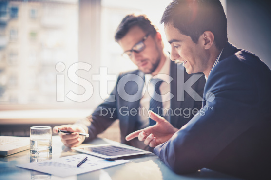 stock-photo-42829194-discussing-project
